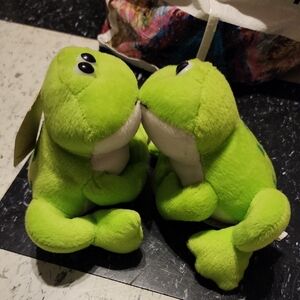 Vintage NWT Valentine's Smooching Frogs Plush